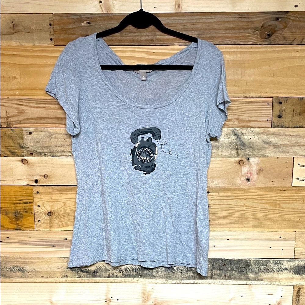 Banana Republic size Medium Light Gray Graphic T-shirt with Rotary Phone on It